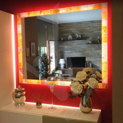 specchio-decorativo-con-cornice-in-vetro-di-murano-e-illuminazione-opzionale-su-misura