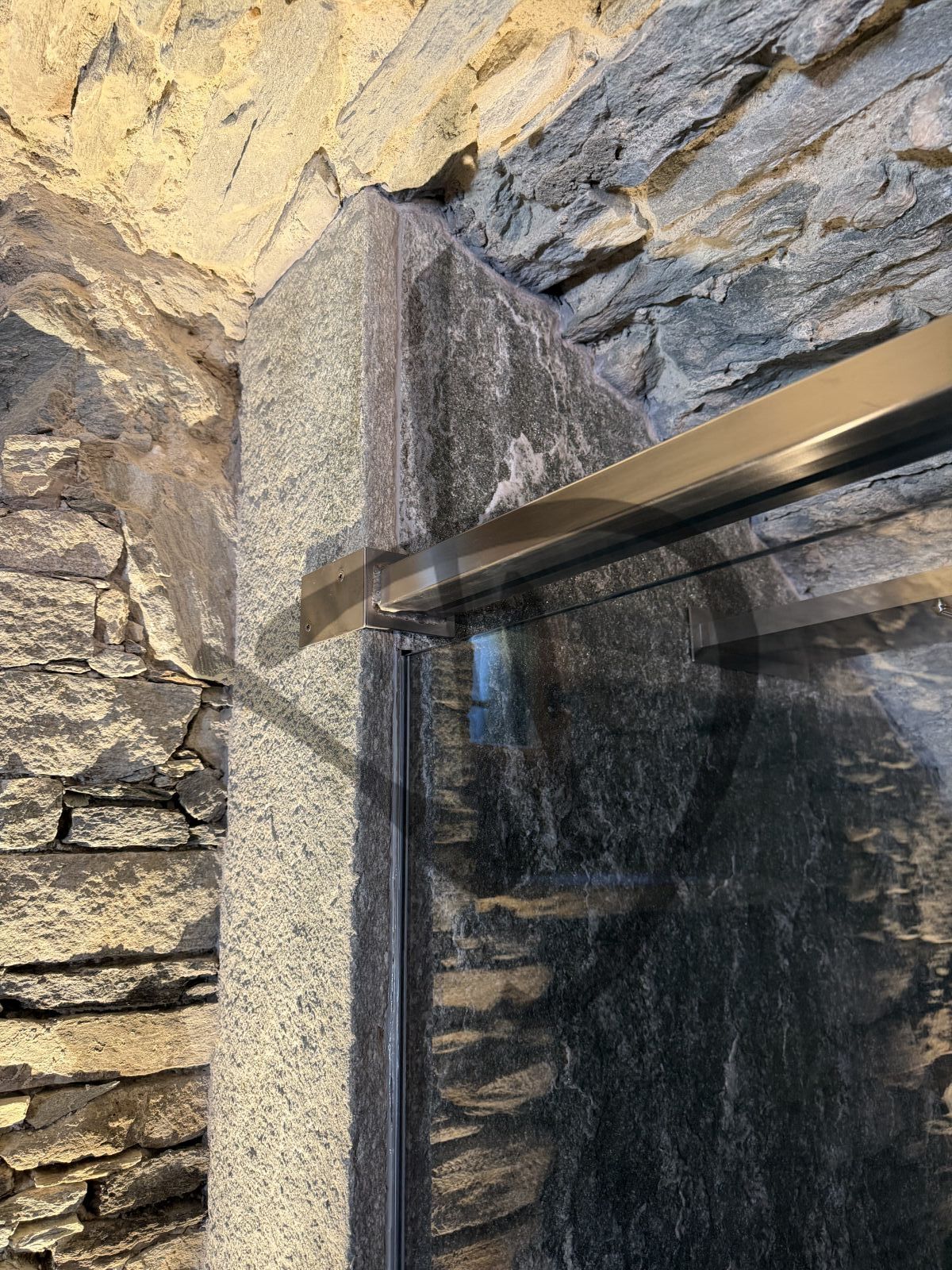 Dettaglio barra stabilizzatrice inox grezza per vetro fisso doccia 2 - Fisso