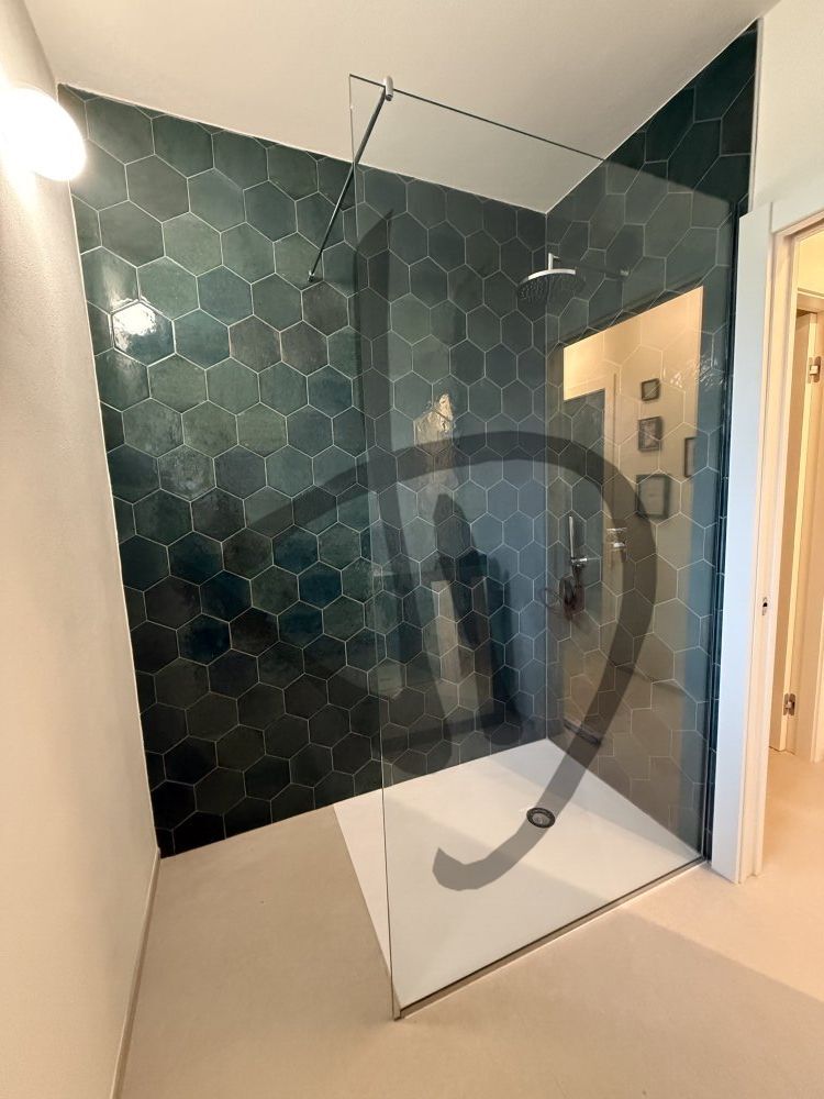 Vetro fisso doccia trasparente su misura con finiture cromate - Fisso