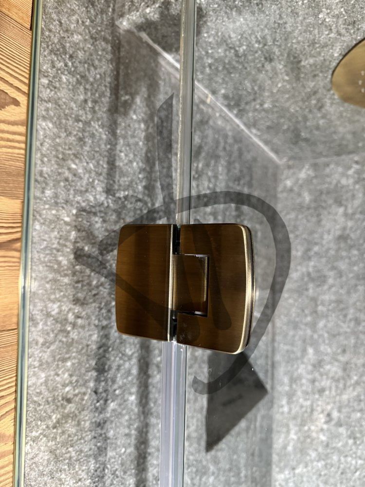 Dettaglio cerniera box doccia lineare su misura - Lineare