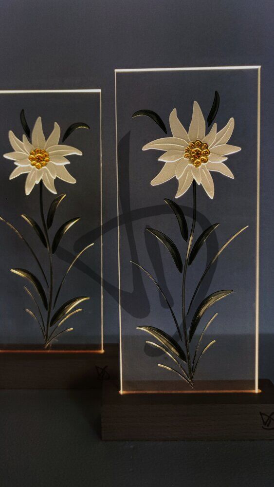 Abatjour in vetro decorato con piedistallo in legno personalizzato - Abatjour in vetro decorato con piedistallo in legno personalizzato