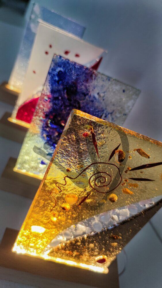 Abatjour in vetrofusione di murano con piedistallo in legno personalizzato - 4 - Abatjour in vetrofusione di murano con piedistallo in legno personalizzato