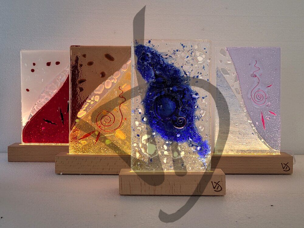 Abatjour in vetrofusione di murano con piedistallo in legno personalizzato - 8 - Abatjour in vetrofusione di murano con piedistallo in legno personalizzato