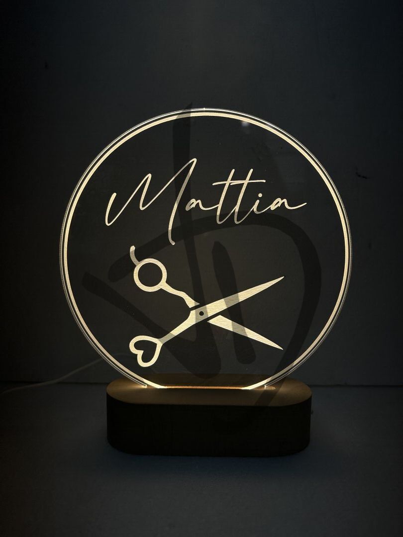 Lampade in acrilico plexiglass decorato con grafica parrucchiere con piedistallo in legno - Lampade in acrilico plexiglass decorato con piedistallo in legno personalizzato