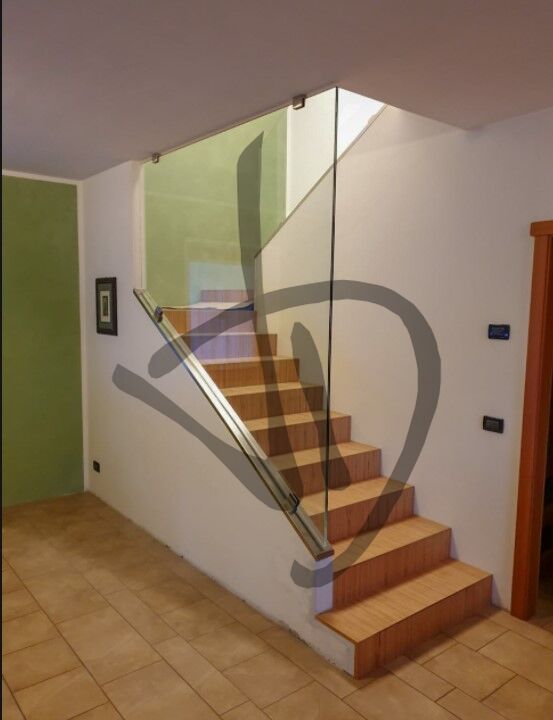 Parapetti in vetro per sicurezza scale da interno - Parapetti in vetro
