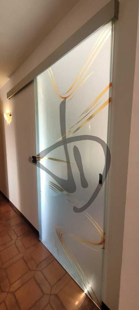 Porta in vetro scorrevole su misura satinata con decoro astratto 1 - Porte scorrevoli
