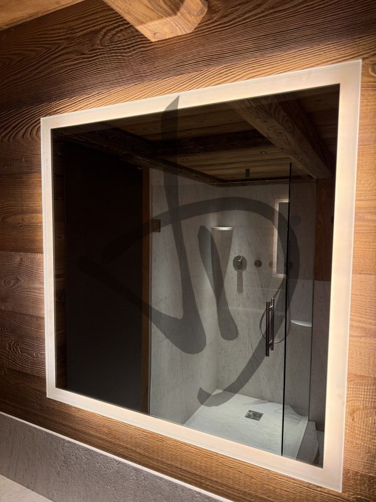 Prodotti su misura - Specchi su misura - Specchi led retroilluminati da appendere - Con cornice illuminata - Specchio touch su misura led retroilluminato con cornice illuminata per ambiente rustico 