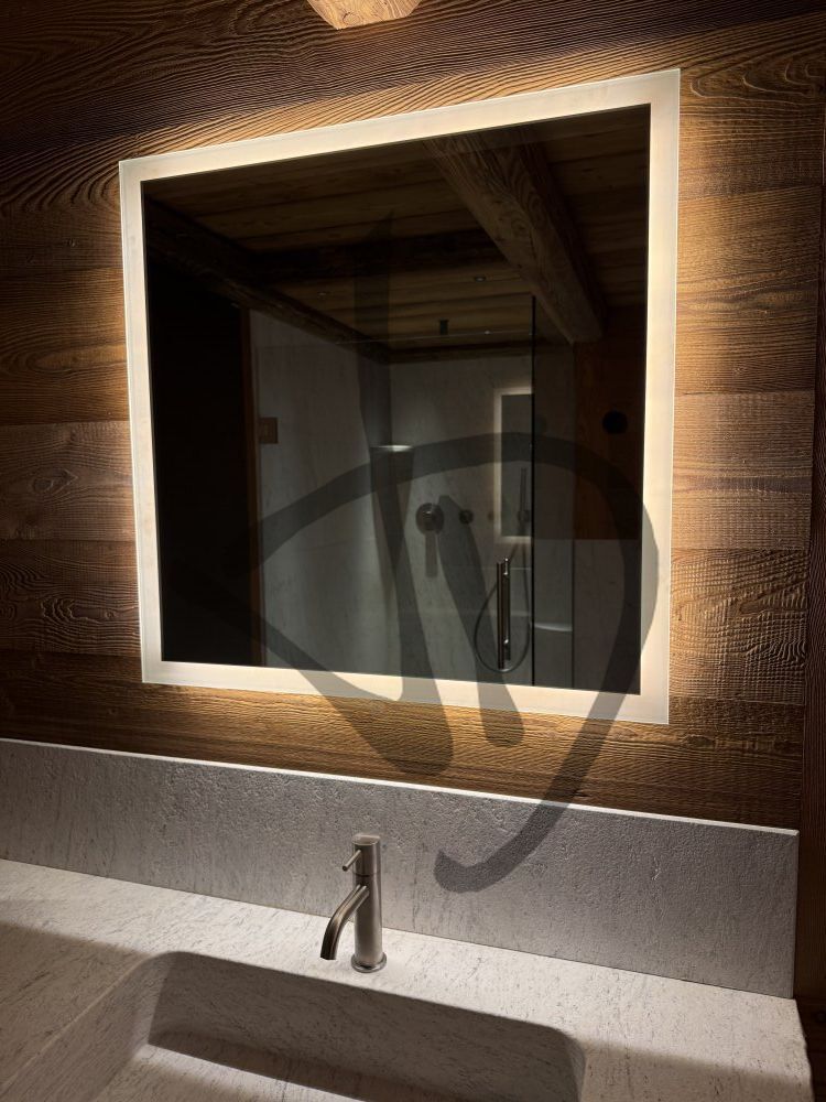 Prodotti su misura - Specchi su misura - Specchi led retroilluminati da appendere - Con cornice illuminata - Specchio touch su misura led retroilluminato con cornice illuminata per casa montagna 