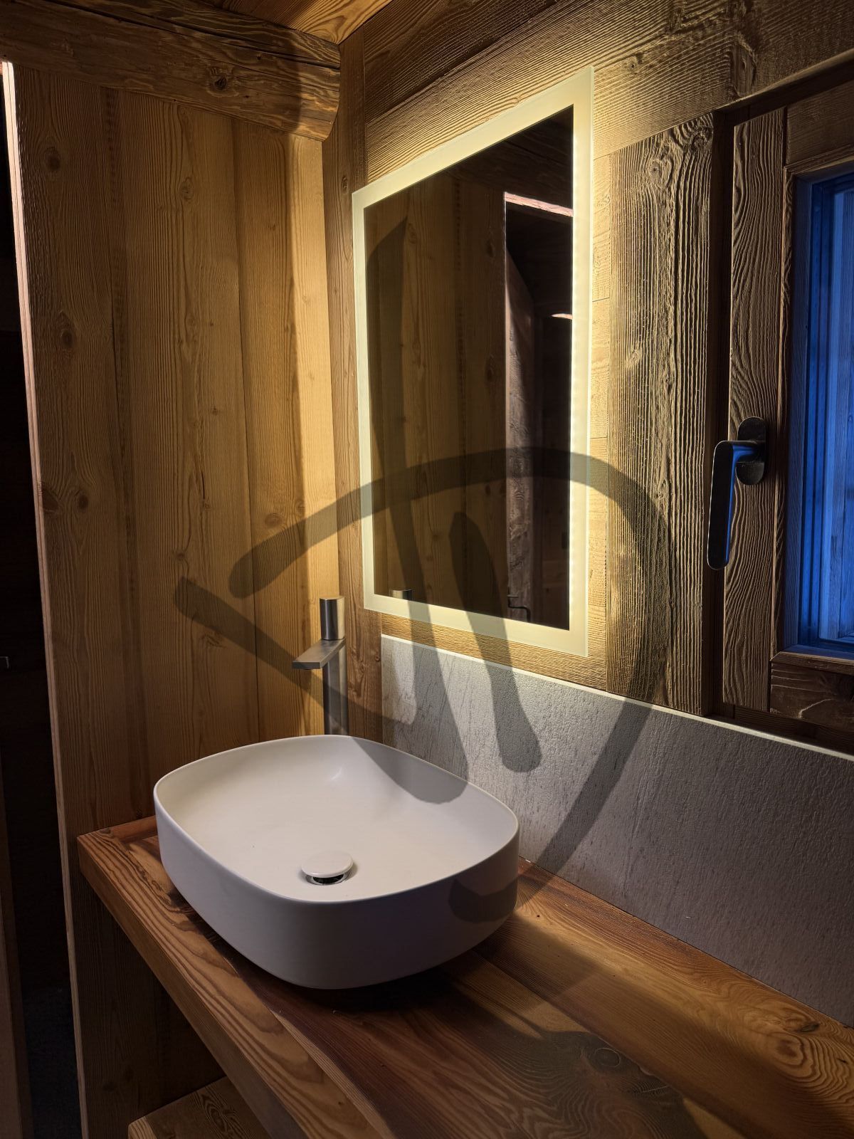 Specchio su misura led retroilluminato con cornice illuminata per bagno 3 - Con cornice illuminata