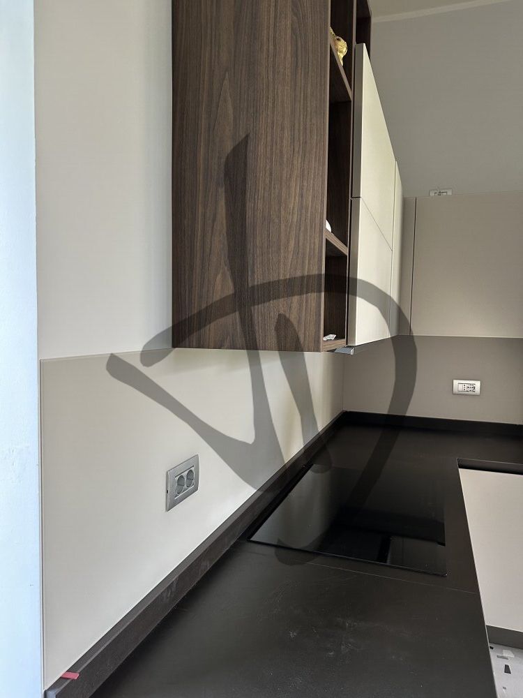 Vetri rivestimento paraschizzi cucina laccati e satinati con foro per prese elettriche - Vetri rivestimento cucina laccati